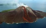 Menaklukkan Keindahan Gunung Krakatau: Petualangan Tak Terlupakan di Lampung