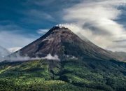 Menaklukkan Keindahan Gunung Marapi: Petualangan Seru di Sumatera Barat