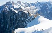 Menjelajahi Keindahan Gunung Mont Blanc: Surga bagi Para Petualang