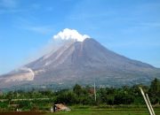 Menaklukkan Gunung Sinabung: Petualangan Seru di Sumatera Utara