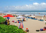 10 Alasan Kenapa Pantai Seminyak Harus Masuk Daftar Liburanmu!